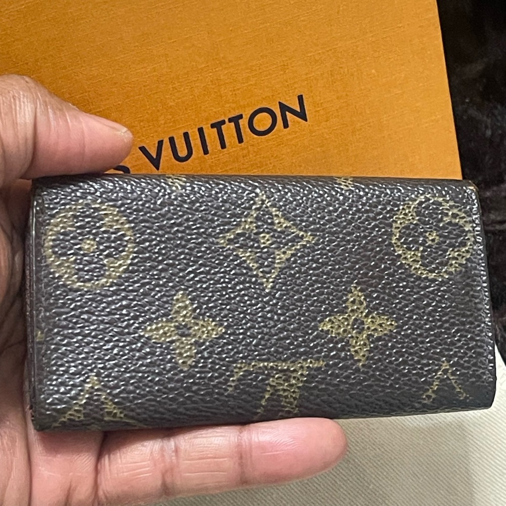 Louis Vuitton Brown and Gold Monogram Key Pouch - Picture 3 of 14